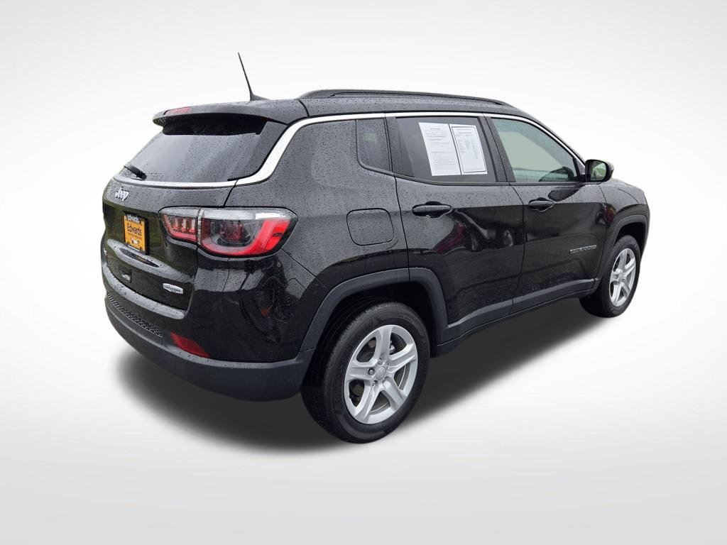 Used 2023 Jeep Compass Latitude w/ Mopar Graphics Package AWD/4WD image 3