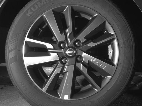 Used 2025 Nissan Versa SV FWD image 15