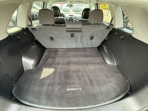 Used 2011 Kia Sorento LX image 9