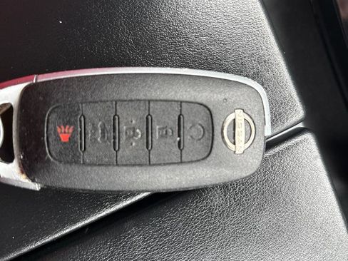 Used 2023 Nissan Rogue SL image 16