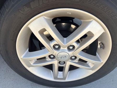 Used 2010 Kia Soul + image 7