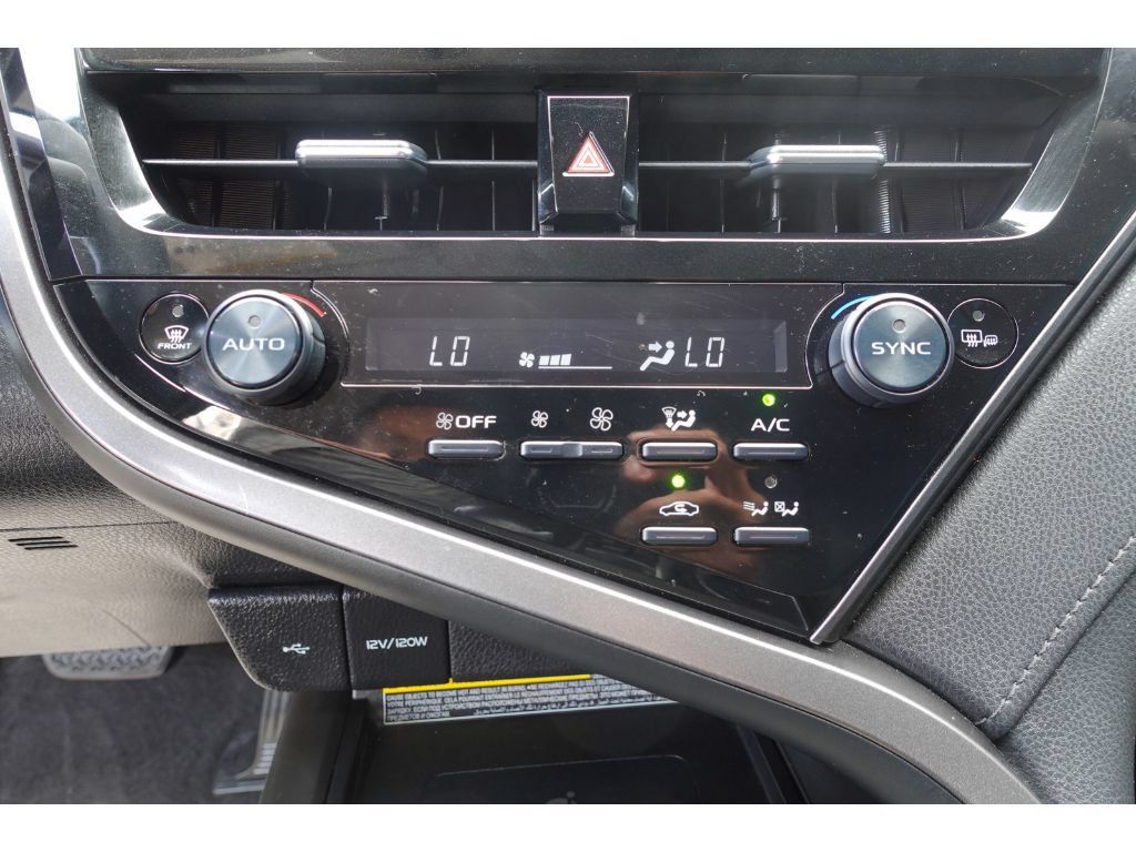 Used 2021 Toyota Camry XLE FWD image 16