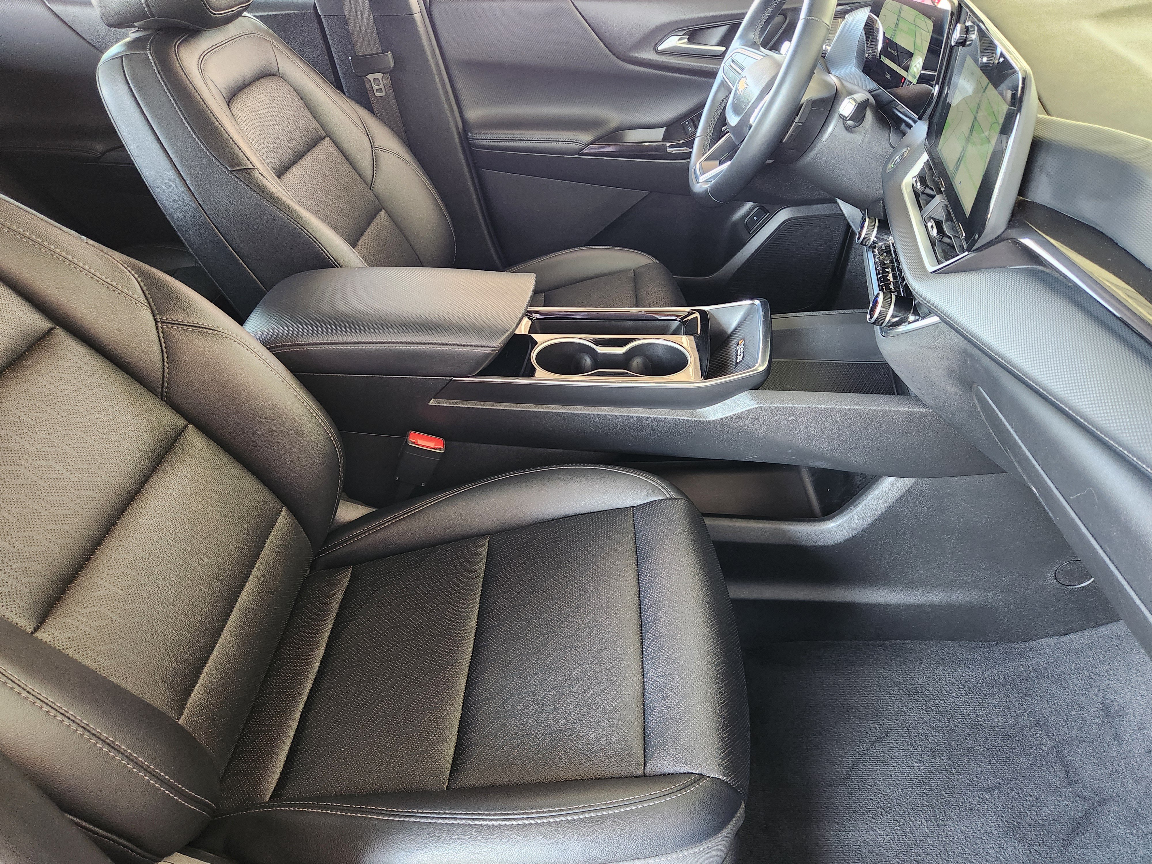 Used 2025 Chevrolet Equinox LT w/ Convenience Package II FWD image 14