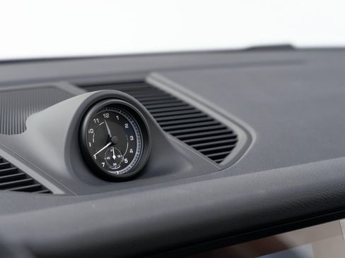 Certified 2025 Porsche Macan image 24