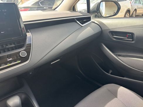 Used 2025 Toyota Corolla LE image 33