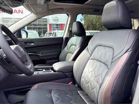 New 2026 Nissan Pathfinder Platinum w/ Cargo Package image 17