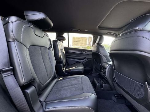 New 2025 Jeep Grand Cherokee L Altitude image 15