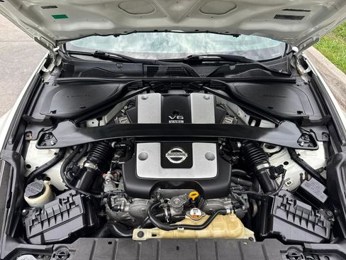 Used 2017 Nissan 370Z Coupe RWD image 6