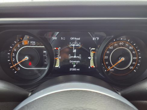 Used 2025 Jeep Wrangler Sahara image 15