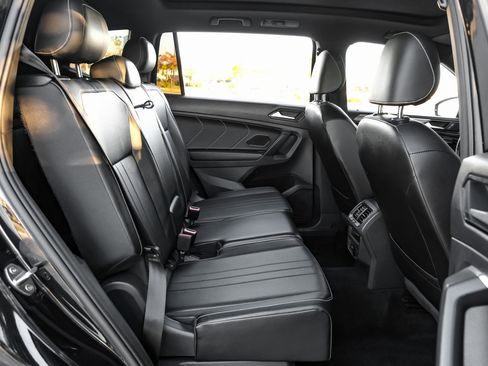 Used 2022 Volkswagen Tiguan SE R-Line image 35