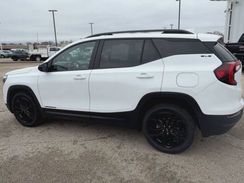 Used 2022 GMC Terrain SLE w/ Driver Convenience Package AWD/4WD image 9