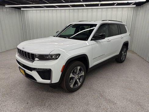 New 2026 Jeep Grand Cherokee L Limited RWD image 3