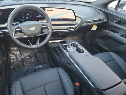 New 2025 Cadillac Lyriq Luxury image 19