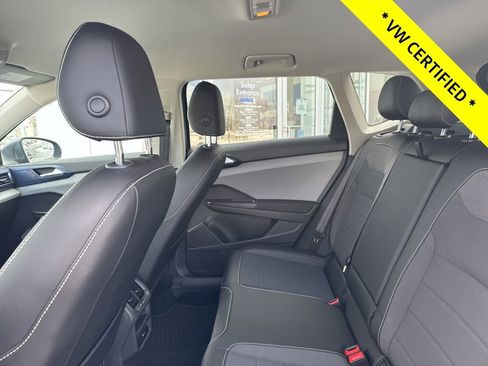 Certified 2022 Volkswagen Taos SE image 11