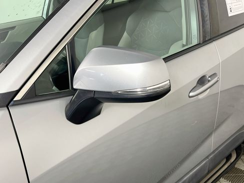 Used 2019 Toyota RAV4 XLE w/ Convenience Package FWD image 13
