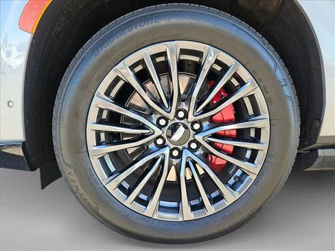 Used 2024 Cadillac Escalade V w/ LPO, ONYX Package image 24