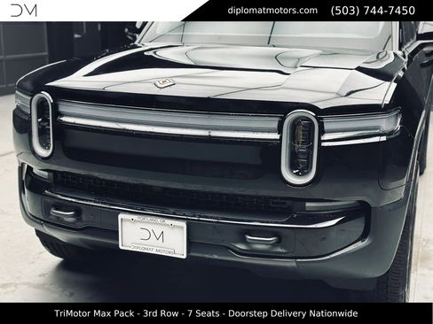 Used 2025 Rivian R1S Premium image 14