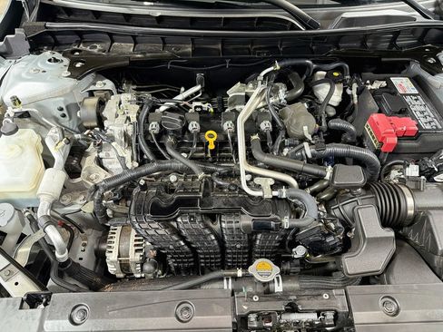 Used 2024 Nissan Altima 2.5 SV AWD/4WD image 29