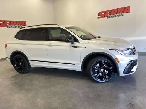 Used 2023 Volkswagen Tiguan SE R-Line FWD image 2