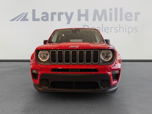 Used 2023 Jeep Renegade Latitude AWD/4WD image 8