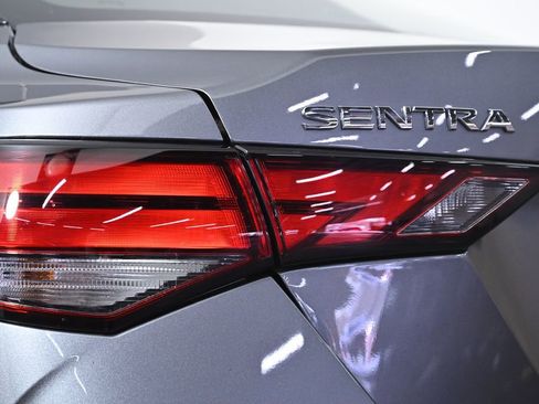 Used 2024 Nissan Sentra SV w/ SV Premium Package image 8