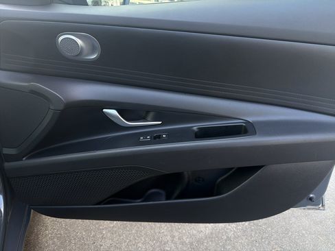 Used 2024 Hyundai Elantra SEL FWD image 18