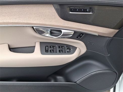 New 2026 Volvo XC90 B6 Plus w/ Protection Package Premier image 6