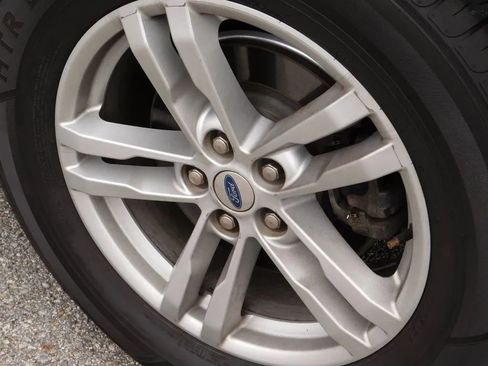 Used 2022 Ford Explorer XLT w/ Equipment Group 202A image 11