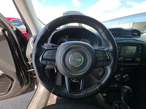 Used 2017 Jeep Renegade Altitude FWD image 16