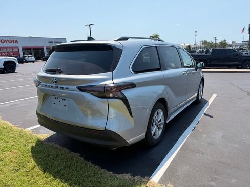 Certified 2025 Toyota Sienna XLE w/ XLE Plus Package AWD/4WD image 5