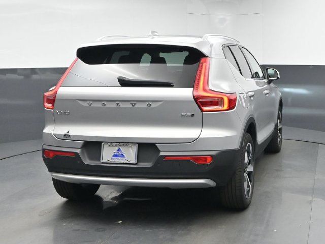 Used 2024 Volvo XC40 B5 Plus AWD/4WD image 8