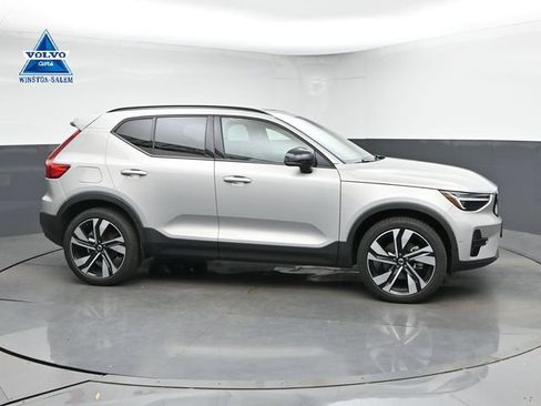 Used 2023 Volvo XC40 B5 Ultimate w/ Protection Package Premier AWD/4WD image 1