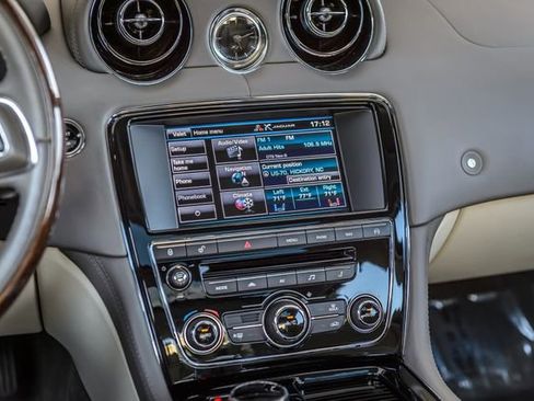 Used 2015 Jaguar XJ L Portfolio image 35