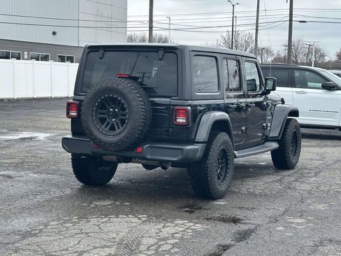 Used 2018 Jeep Wrangler Unlimited Sahara w/ Cold Weather Group image 4