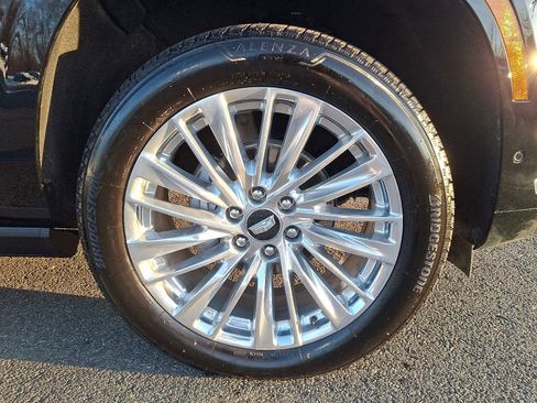 Used 2025 Cadillac Escalade Premium Luxury image 8