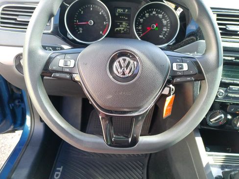 Used 2015 Volkswagen Jetta TDI S w/ Welcome Package FWD image 12