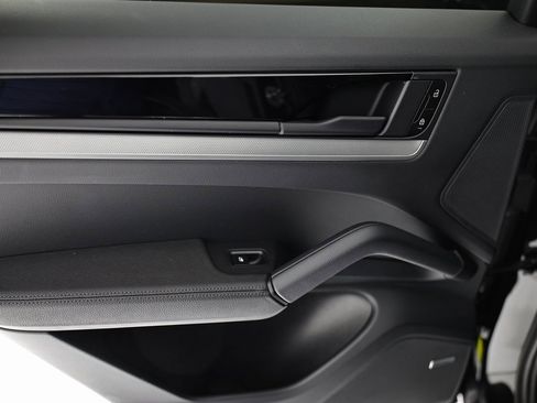Certified 2024 Porsche Cayenne image 24