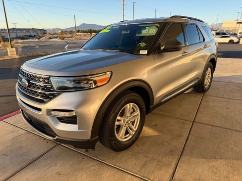 Used 2022 Ford Explorer XLT w/ Equipment Group 202A image 7