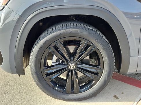 Certified 2023 Volkswagen Atlas Cross Sport SEL R-Line image 5