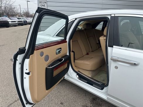 Used 2014 Rolls-Royce Ghost RWD image 28