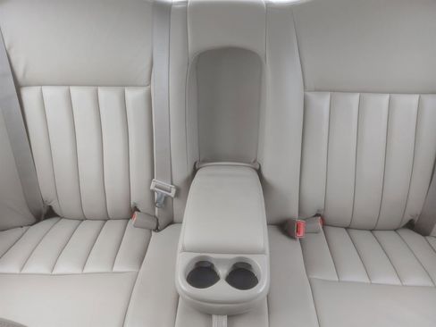 Used 2003 Lincoln Town Car Signature image 50