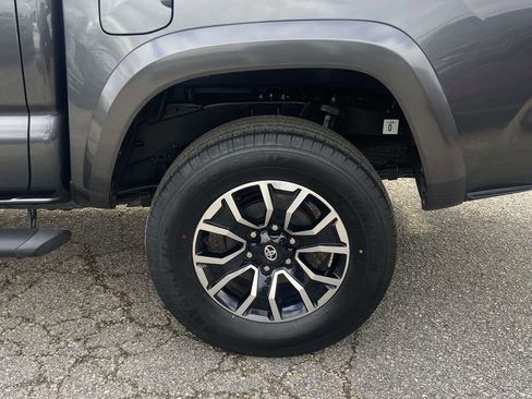 Used 2022 Toyota Tacoma TRD Sport w/ Technology Package image 8