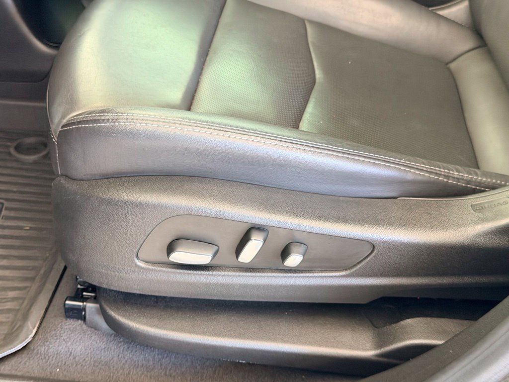 Used 2023 Cadillac XT5 Sportv w/ Technology Package AWD/4WD image 16