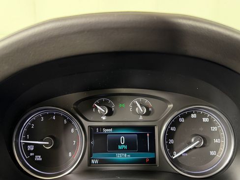 Used 2018 Buick Enclave Essence image 12