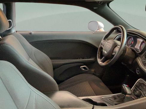 Used 2015 Dodge Challenger SXT w/ Driver Convenience Group RWD image 29