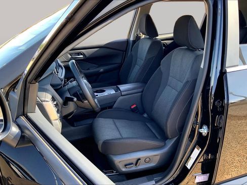 Used 2025 Nissan Rogue SV FWD image 8