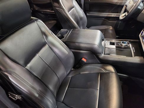 Used 2022 Ford Expedition XLT image 31