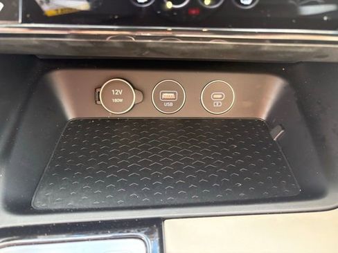 Used 2025 Genesis G70 2.5T image 22