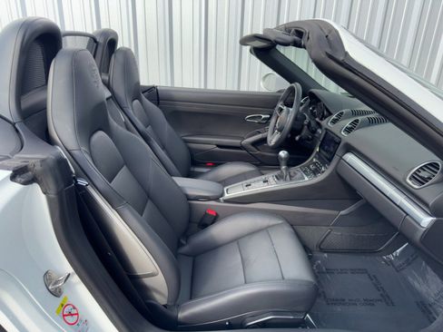 Used 2024 Porsche 718 Boxster image 15