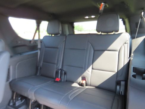 Used 2025 GMC Yukon XL Denali w/ LPO, Floor Liner Package AWD/4WD image 17